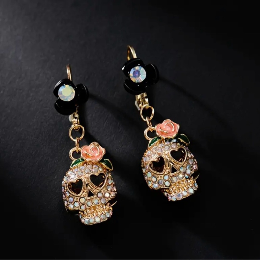 💀 Betsey Johnson sugar skull dangle earrings 💀